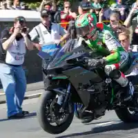 Galleri foto Kawasaki H2R Pecahkan Rekor di Isle Of Man TT