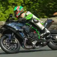 Galleri foto Kawasaki H2R Pecahkan Rekor di Isle Of Man TT