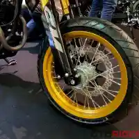 Galleri foto GALERI: Kawasaki KLX230SM, Supermoto 230 cc Seharga Rp 54 Jutaan