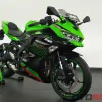 Galleri foto GALERI: Lebih Dekat dengan Kawasaki Ninja ZX-25R 2021