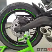 Galleri foto GALERI: Lebih Dekat dengan Kawasaki Ninja ZX-25R 2021