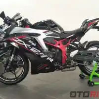 Galleri foto GALERI: Lebih Dekat dengan Kawasaki Ninja ZX-25R 2021