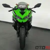 Galleri foto GALERI: Lebih Dekat dengan Kawasaki Ninja ZX-25R 2021