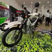 Galleri foto FOTO: Kawasaki KLX230 Sherpa Tampil Lebih Tangguh dengan Fitur Baru