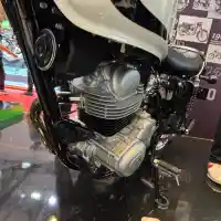 Galleri foto Tetap Tenang! Ini Tips Aman Berkendara di Kemacetan dengan Sepeda Motor