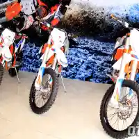 Galleri foto Meniru Gaya Eropa, KTM Dan Husqvarna Dijual Di Bawah Satu Atap