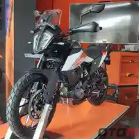 Galleri foto GALERI: Motor Petualang Baru KTM 390 Adventure (22 Foto)
