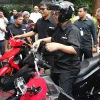 Galleri foto Saat Pak Menteri Jajal Skuter Listrik Dalam Negeri