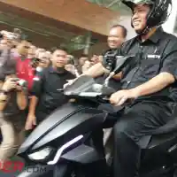 Galleri foto Saat Pak Menteri Jajal Skuter Listrik Dalam Negeri