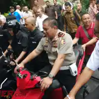 Galleri foto Saat Pak Menteri Jajal Skuter Listrik Dalam Negeri