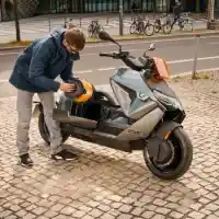 Galleri foto GALERI: Skuter Listrik Futuristis BMW CE 04