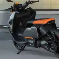 Galleri foto GALERI: Skuter Listrik Futuristis BMW CE 04