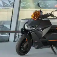 Galleri foto GALERI: Skuter Listrik Futuristis BMW CE 04