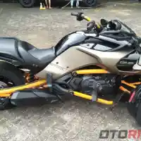 Galleri foto GALERI: Can-Am Spyder, Motor Roda Tiga Bermesin 1.300 cc Galleri foto GALERI: Can-Am Spyder, Motor Roda Tiga Bermesin 1.300 cc