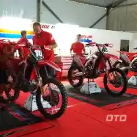 Galleri foto Hebohnya Kejuaraan Motocross Dunia MXGP Di Semarang, Beginilah Suasana Paddock Pembalap