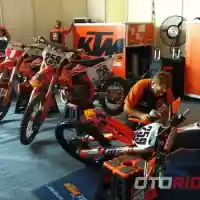 Galleri foto Hebohnya Kejuaraan Motocross Dunia MXGP Di Semarang, Beginilah Suasana Paddock Pembalap