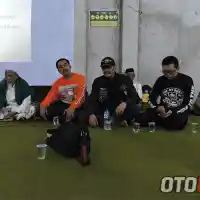 Galleri foto Pirate Bikers Club dan Women on Wheels Baksos ke Parung