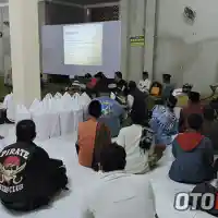 Galleri foto Pirate Bikers Club dan Women on Wheels Baksos ke Parung