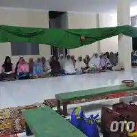 Galleri foto Pirate Bikers Club dan Women on Wheels Baksos ke Parung