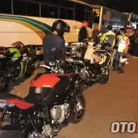 Galleri foto Pirate Bikers Club dan Women on Wheels Baksos ke Parung