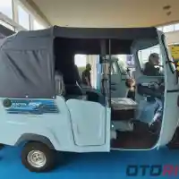 Galleri foto GALERI: Motor Listrik Roda Tiga Tampilan Bajaj Piaggio Ape E-City Galleri foto GALERI: Motor Listrik Roda Tiga Tampilan Bajaj Piaggio Ape E-City