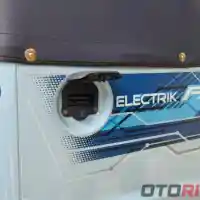 Galleri foto GALERI: Motor Listrik Roda Tiga Tampilan Bajaj Piaggio Ape E-City Galleri foto GALERI: Motor Listrik Roda Tiga Tampilan Bajaj Piaggio Ape E-City