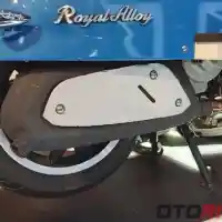 Galleri foto GALERI: Skuter Berpenampilan Klasik Royal Alloy TG300 Galleri foto GALERI: Skuter Berpenampilan Klasik Royal Alloy TG300