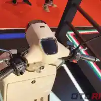 Galleri foto GALERI: Skuter Berpenampilan Klasik Royal Alloy TG300 Galleri foto GALERI: Skuter Berpenampilan Klasik Royal Alloy TG300