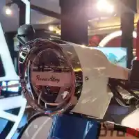 Galleri foto GALERI: Skuter Berpenampilan Klasik Royal Alloy TG300 Galleri foto GALERI: Skuter Berpenampilan Klasik Royal Alloy TG300