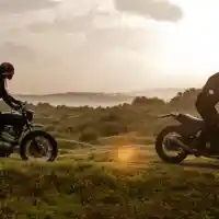 Galleri foto GALERI: Kustom Royal Enfield Interceptor 650 dan Himalayan Smoked Garage