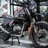 Galleri foto GALERI: Kustom Royal Enfield Interceptor 650 dan Himalayan Smoked Garage