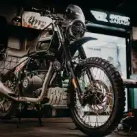 Galleri foto GALERI: Kustom Royal Enfield Interceptor 650 dan Himalayan Smoked Garage