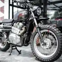 Galleri foto GALERI: Kustom Royal Enfield Interceptor 650 dan Himalayan Smoked Garage