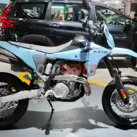 Galleri foto GALERI FOTO: Suzuki DR-Z4SM, Moge Supermoto yang Siap Masuk Indonesia