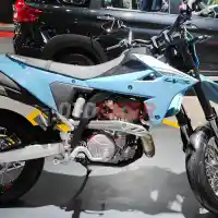 Galleri foto GALERI FOTO: Suzuki DR-Z4SM, Moge Supermoto yang Siap Masuk Indonesia