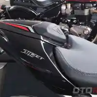 Galleri foto Triumph Street Tripple RS Bermesin ala Moto2 Siap Dibeli di Tanah Air!
