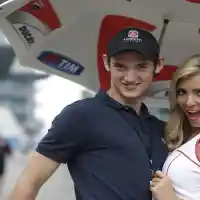 Galleri foto Galeri: Umbrella Girls MotoGP Indianapolis 2015