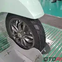 Galleri foto GALERI: Vespa LX 125 i-get Batik Special Edition, Dijual Terbatas!