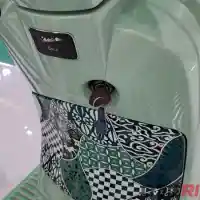 Galleri foto GALERI: Vespa LX 125 i-get Batik Special Edition, Dijual Terbatas!