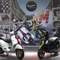 Galleri foto GALERI: Vespa Sprint 150 dan GTS 300 HPE Racing Sixties Edisi Terbatas