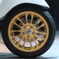 Galleri foto GALERI: Vespa Sprint 150 dan GTS 300 HPE Racing Sixties Edisi Terbatas