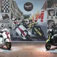 Galleri foto GALERI: Vespa Sprint 150 dan GTS 300 HPE Racing Sixties Edisi Terbatas