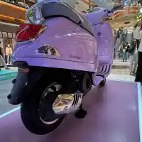 Galleri foto FOTO: Vespa LX 150 Tampil dengan Desain Elegan dan Teknologi Modern Galleri foto FOTO: Vespa LX 150 Tampil dengan Desain Elegan dan Teknologi Modern