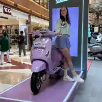 Galleri foto FOTO: Vespa LX 150 Tampil dengan Desain Elegan dan Teknologi Modern Galleri foto FOTO: Vespa LX 150 Tampil dengan Desain Elegan dan Teknologi Modern