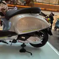 Galleri foto FOTO: Vespa Sprint Tech, Perpaduan Elegan dan Inovatif Galleri foto FOTO: Vespa Sprint Tech, Perpaduan Elegan dan Inovatif