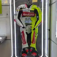 Galleri foto FOTO: Intip Detail Baju Balap Pertamina Enduro VR46 MotoGP