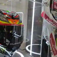 Galleri foto FOTO: Intip Detail Baju Balap Pertamina Enduro VR46 MotoGP