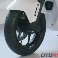 Galleri foto GALERI: Motor Listrik Bergaya Skutik Maxi, Yamaha E01