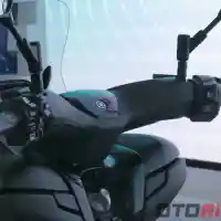 Galleri foto GALERI: Motor Listrik Bergaya Skutik Maxi, Yamaha E01