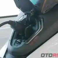 Galleri foto GALERI: Motor Listrik Bergaya Skutik Maxi, Yamaha E01